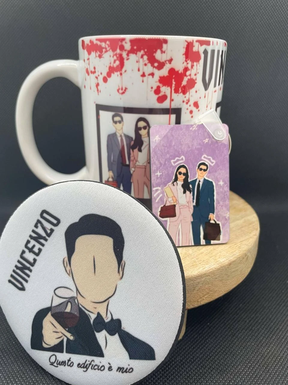 🎁 Coffret Mug – Mug + Porte-clés + Dessous de Tasse – Vincenzo ⚖️🖤